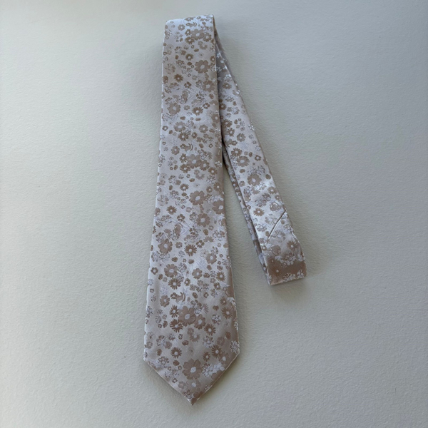 Three M Tie Flower